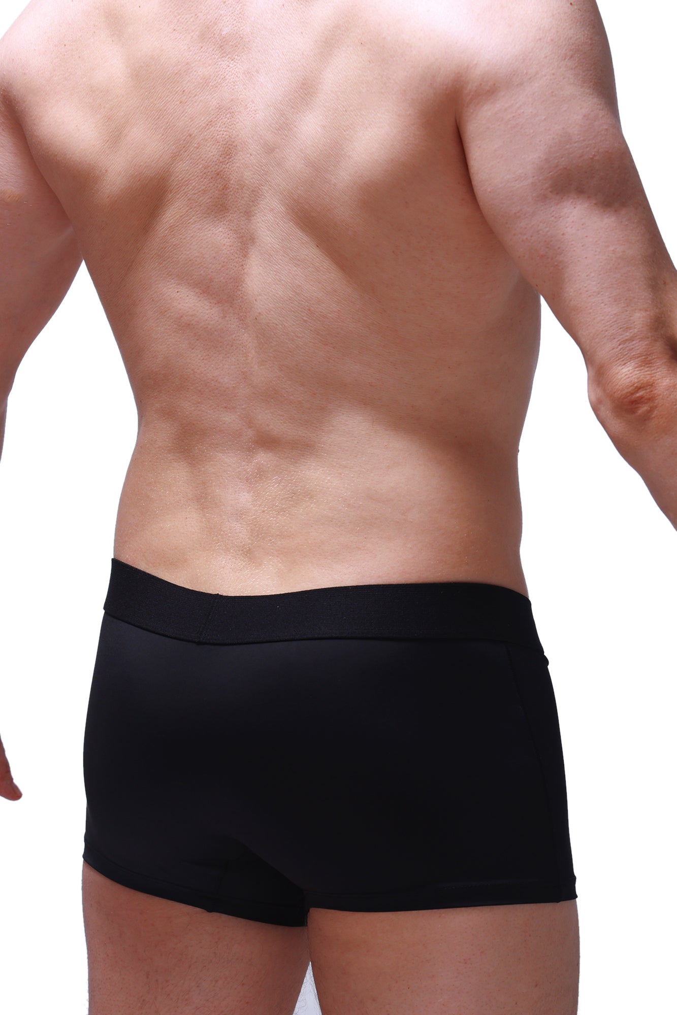 Schwarzer Boxer hängt